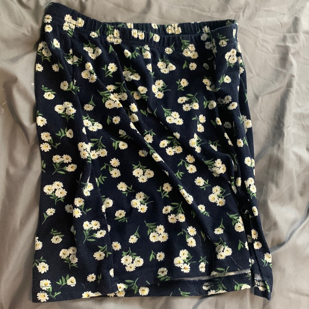 This Mini-Skirt is from shein, There are flowers on it and its a size Small